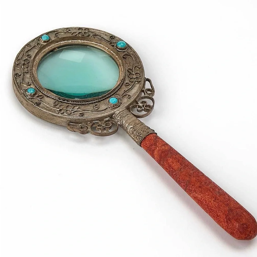 Vintage magnifying glass, and wood handle . With original box, NO TAGS